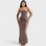 Schulterfreies Satin-Maxikleid in Rauch, drapierte Taille, enganliegend, bodenlang mit Schimmer