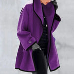 Fleecejacke mit Reverskragen und Knopfverschluss, violetter Farbton, lange Ärmel, seitliche Taschen