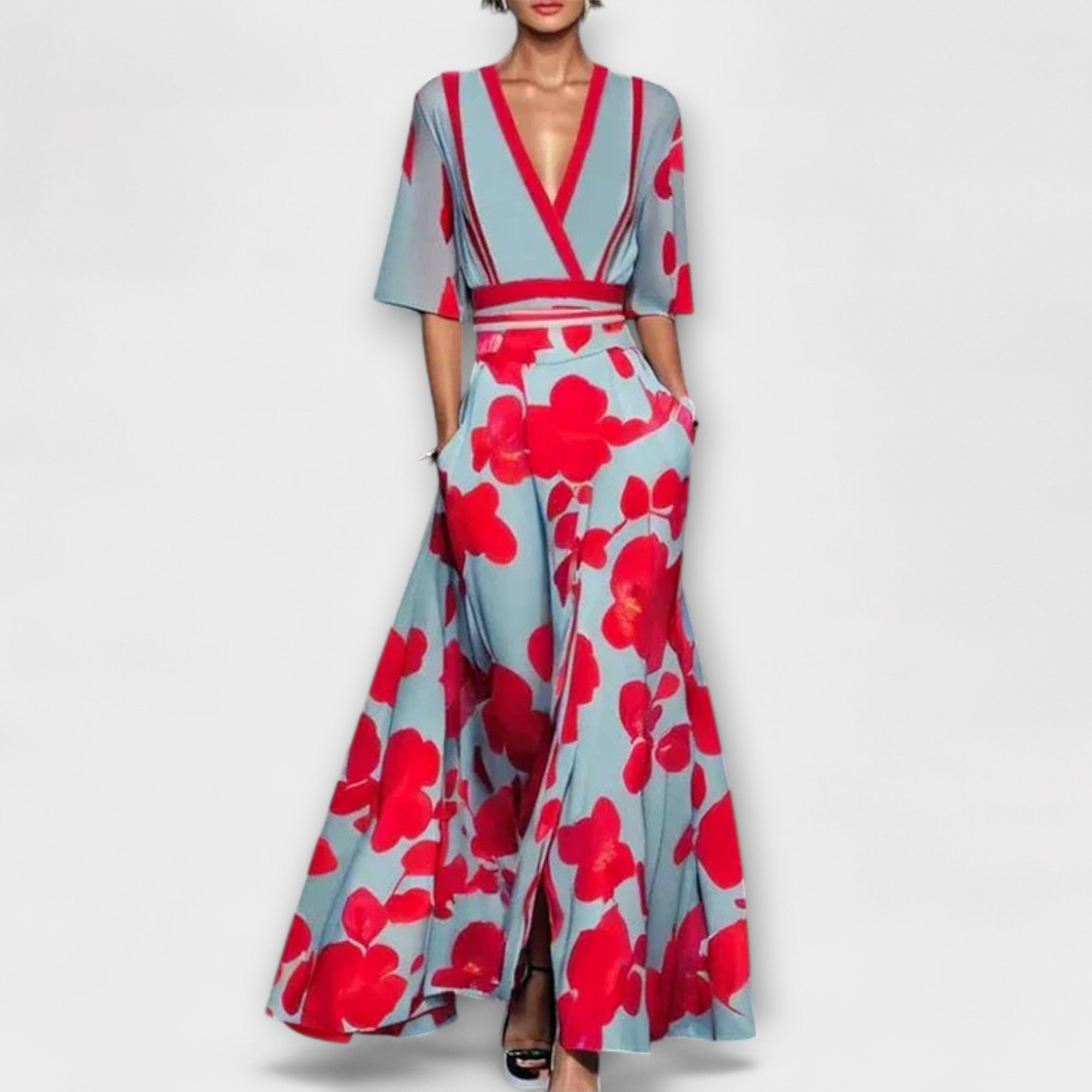 Damenkleid mit V-Ausschnitt, hellem Grund mit roten Blumen, kurzen Ärmeln und Gürtel