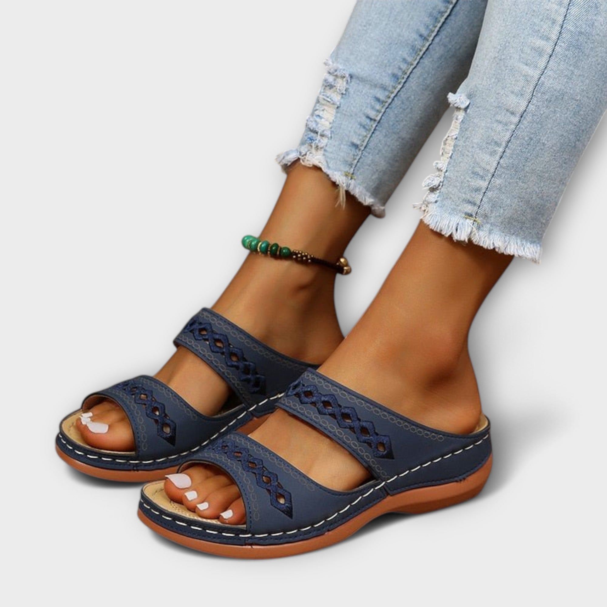 Orthopädische Sandalen in Dunkelblau mit Riemen, offenen Zehen und Reliefsohle