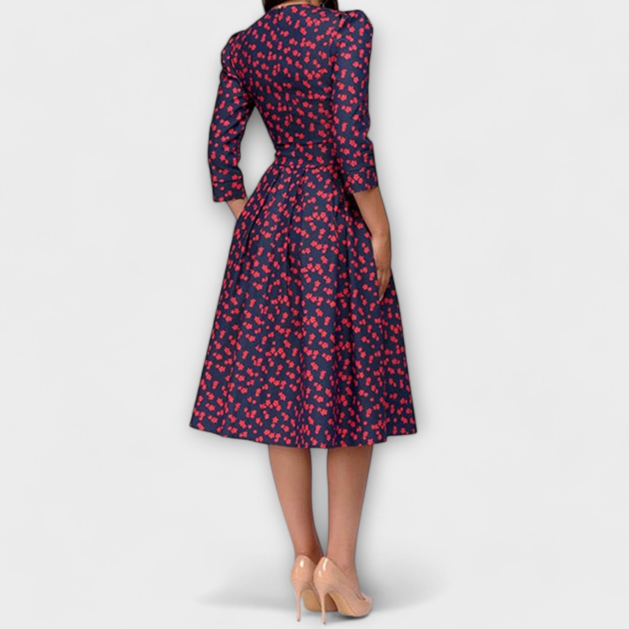 Retrozo knielanges Kleid, dunkelblau mit rot gepunktetem Allovermuster, Rückansicht