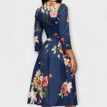 Retrozo knielanges Kleid, dunkelblau mit bunten Blumen, 3/4-Ärmel, Rückansicht