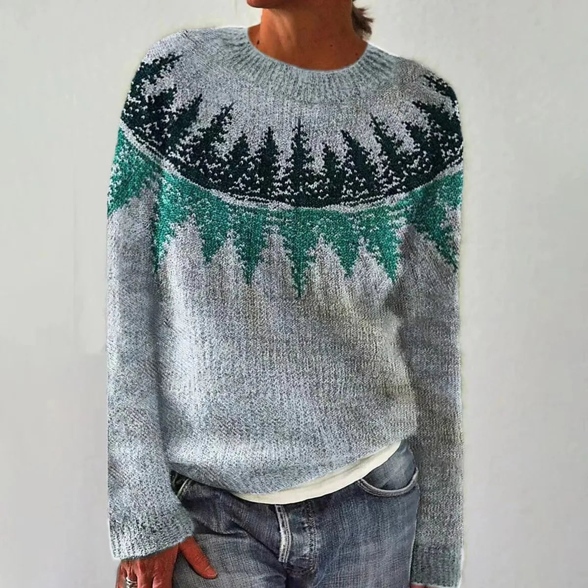 Pullover mit Rundhalsausschnitt, grauer Strickoptik und nordischem Baum-Design in Schwarz-Grün