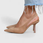 Ysabelinne Absatzschuh mit spitzem Zeh, braunem Wildleder und Stilettoabsatz