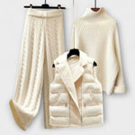 Strickset aus Rollkragenpullover, Zopfhose und Steppweste mit Webpelzkragen