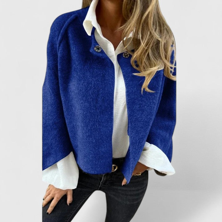 Blaue Jacke mit Knopfleiste und Umlegekragen, tailliert