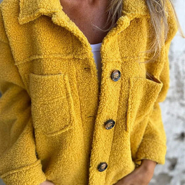 Kurze Jacke Dion mit Revers, gelbe Teddyoptik, Knopfleiste, Brusttaschen und gerippter Saum