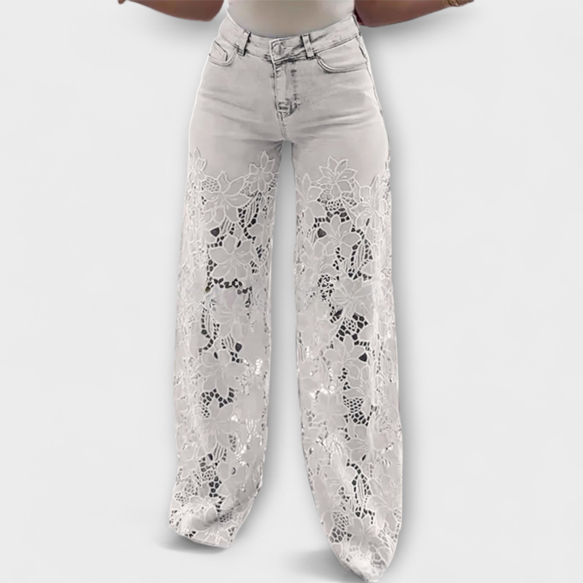 Weiße Jeans mit Spitzen-Patchwork an den Beinen