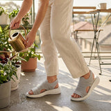 Hellbeige Plateau-Sandalen mit Strick-Obermaterial, offener Zehenbereich