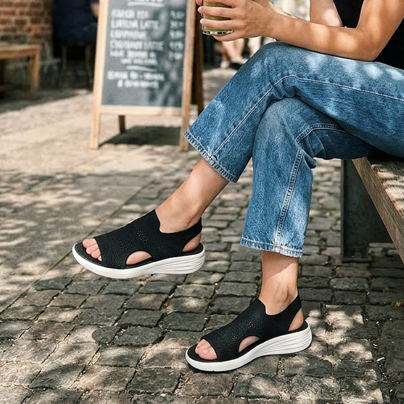 Schwarze Sandalen mit Strick-Obermaterial und Plateau-Profilsohle