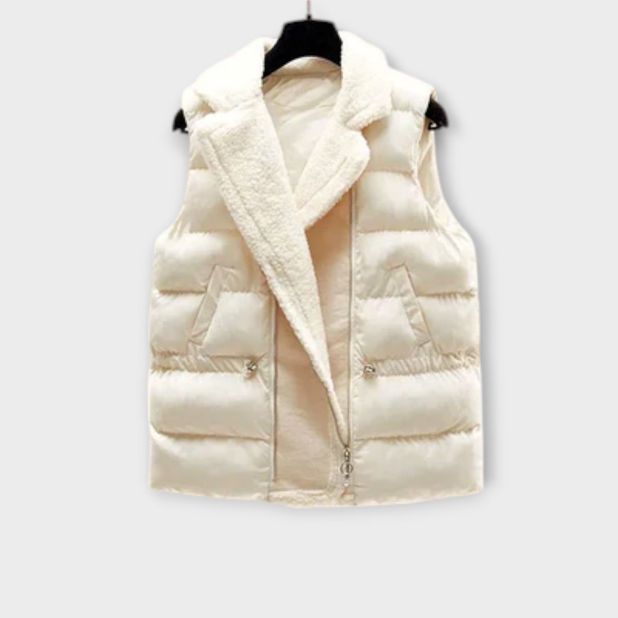Steppweste in Creme mit Kunstfellkragen und Reißverschluss