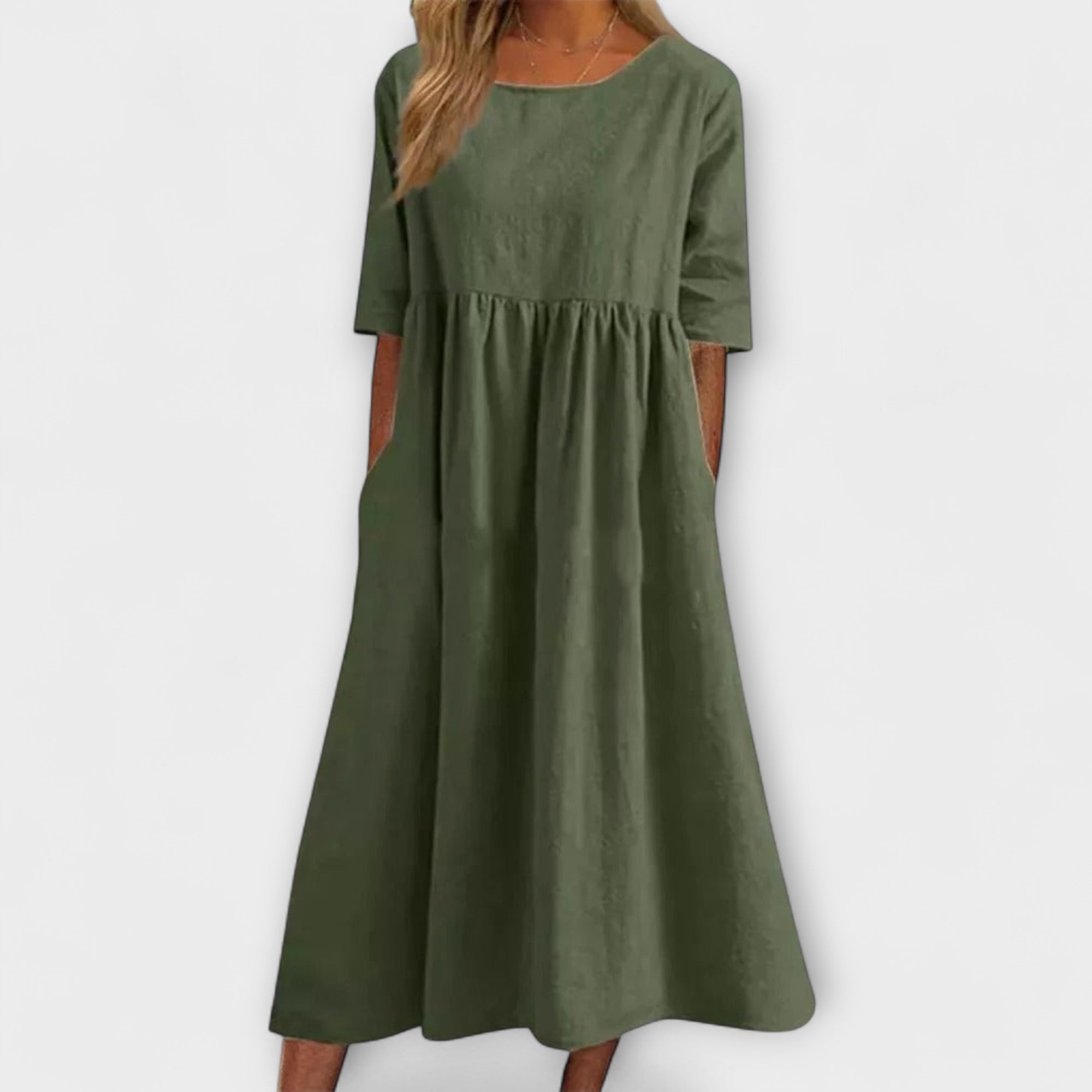 Dunkelgrünes Damenkleid mit Rundhalsausschnitt, 3/4-Ärmeln und gerafftem Rock
