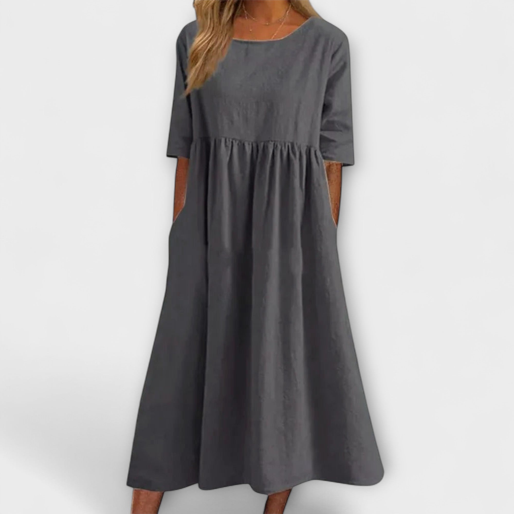 Dunkelgraues Damenkleid mit Rundhalsausschnitt, 3/4-Ärmeln und gerafftem Rock