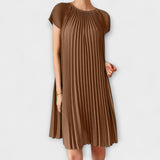 Plisseekleid Braun mit Rundhalsausschnitt und kurzen Ärmeln, knielang