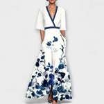Damenkleid mit V-Ausschnitt, weißem Stoff mit blauem Blumenprint, kurzen Ärmeln und Gürtel