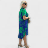 Knielanges Kleid mit Blumenmuster, kurzarm, Knopfleiste vorn, grün-blau